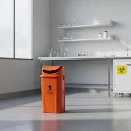 LIXEIRA 60 LITROS TAMPA BASCULANTE COM ADESIVO RESIDUOS PERIGOSOS